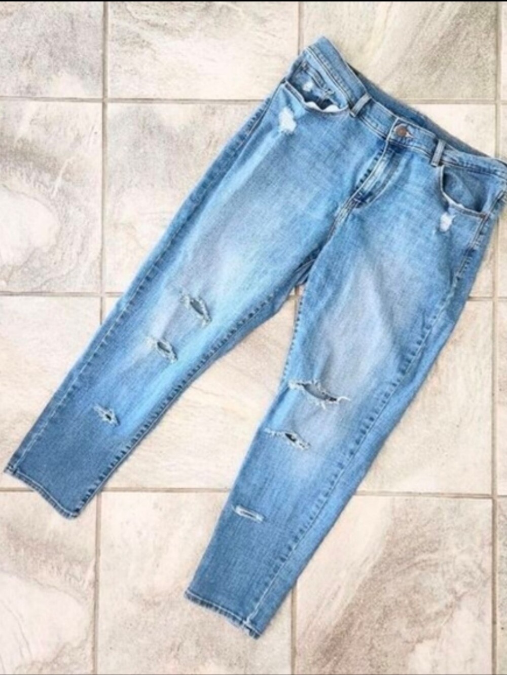 Levi's Women's High Rise Distressed Crop Jeans, Size 14